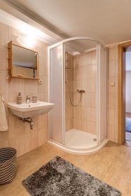 Chalupa pro rodiny - ZOO Zl�n Le�n� - Hrad Lukov