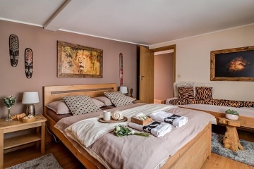 Chalupa pro rodiny - ZOO Zl�n Le�n� - Hrad Lukov