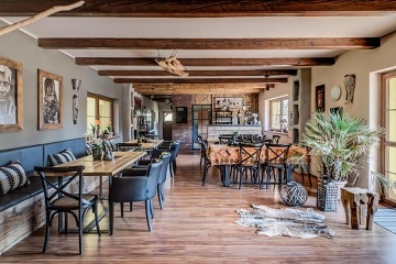 Chalupa pro rodiny - ZOO Zl�n Le�n� - Hrad Lukov