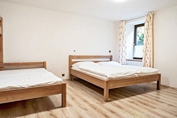 Wellness chalupa - vnit�n� baz�n - park Podyj�