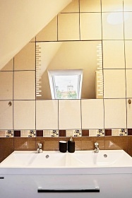 Wellness chalupa - vnit�n� baz�n - park Podyj�