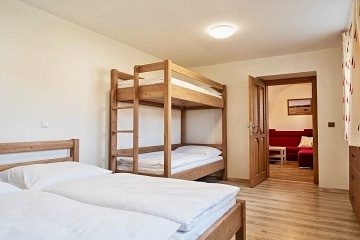 Wellness chalupa - vnit�n� baz�n - park Podyj�