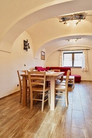 Wellness chalupa - vnit�n� baz�n - park Podyj�