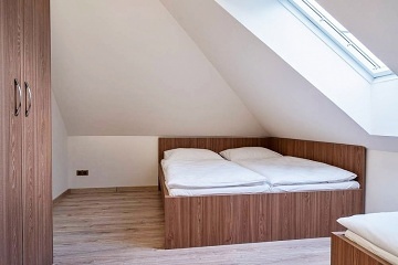 Wellness chalupa - vnit�n� baz�n - park Podyj�