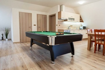 Wellness chalupa - vnit�n� baz�n - park Podyj�