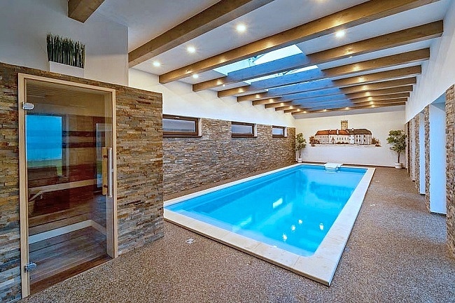 Wellness chalupa - vnit�n� baz�n - park Podyj�