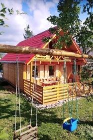 Jesenick� chata s baz�nem - Dlouh� str�n�