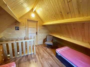 Jesenick� chata s baz�nem - Dlouh� str�n�