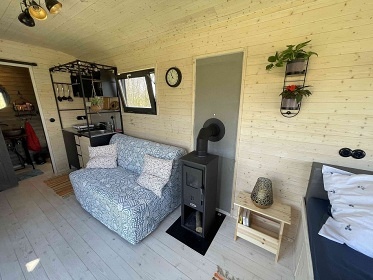 Glamping v p��rod� - jezero Lhota - Park Mirakulum