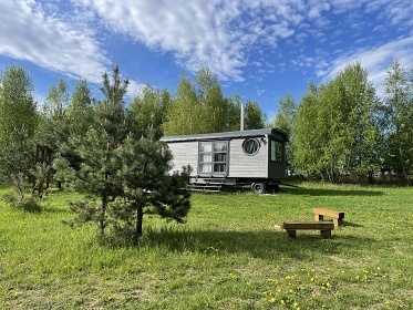 Glamping v p��rod� - jezero Lhota - Park Mirakulum