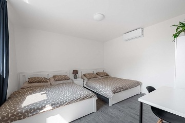 Dv� chaty - Fajt�v kopec - p�ehrada Mosti�t�