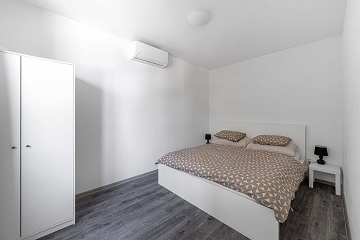 Dv� chaty - Fajt�v kopec - p�ehrada Mosti�t�