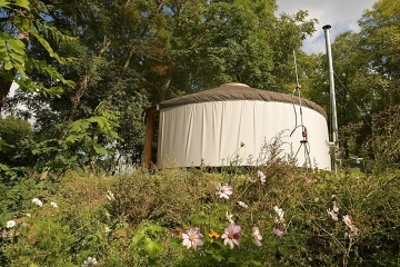 Glamping Jurta Toulava - �ap� hn�zdo - Mon�nec