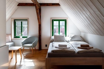 Chalupa se saunou - terasa a potok - Jizersk� hory