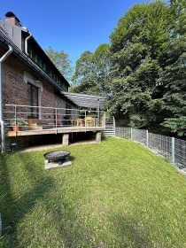 Chalupa se saunou - terasa a potok - Jizersk� hory