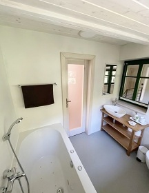 Chalupa se saunou - terasa a potok - Jizersk� hory