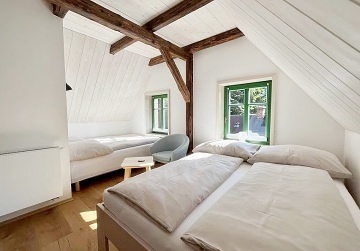 Chalupa se saunou - terasa a potok - Jizersk� hory