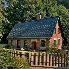 Chalupa se saunou - terasa a potok - Jizersk� hory