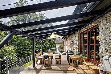 Chalupa se saunou - terasa a potok - Jizersk� hory