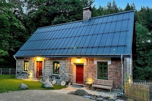 Nov� objekt: Chalupa se saunou - terasa a potok - Jizersk� hory 6C-148