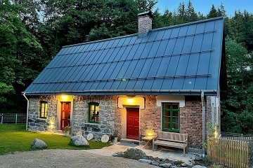 Chalupa se saunou - terasa a potok - Jizersk� hory