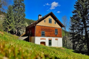 Nov� objekt: Jesenick� chalupa - jez�rko s molem - Such� vrch 2M-337