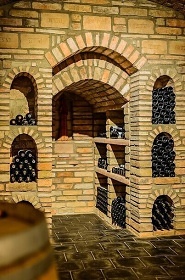 Chata a vinn� sklep - aquapark Hustope�e - P�lava