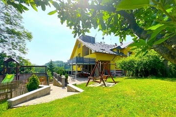 Chata s vnit�n�m baz�nem - Hrub� sk�la - �esk� r�j