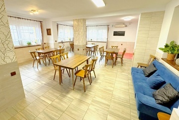 Chata s vnit�n�m baz�nem - Hrub� sk�la - �esk� r�j