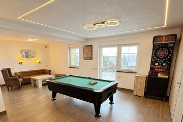 Chata s vnit�n�m baz�nem - Hrub� sk�la - �esk� r�j