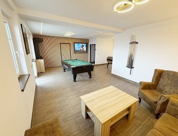 Chata s vnit�n�m baz�nem - Hrub� sk�la - �esk� r�j