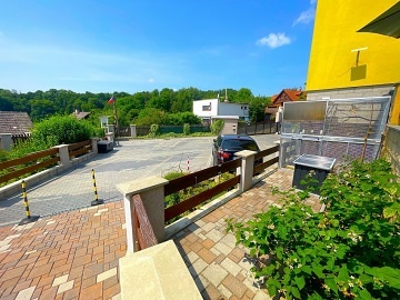 Chata s vnit�n�m baz�nem - Hrub� sk�la - �esk� r�j