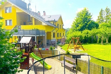 Chata s vnit�n�m baz�nem - Hrub� sk�la - �esk� r�j