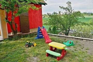 Chata u cyklostezky - �eka Oh�e - hrad Hazmburk