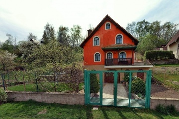 Chata u cyklostezky - �eka Oh�e - hrad Hazmburk