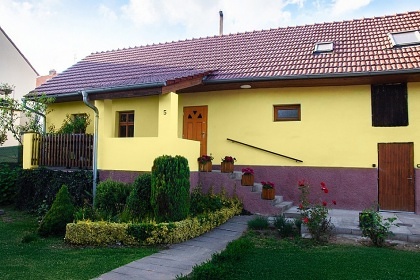 Chalupa s baznem - hrad Bouzov - Konice