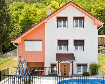 Chata s baznem - termln koupalit Podhjska