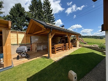 Chalupa s baznem a kachlovmi kamny - esk rj