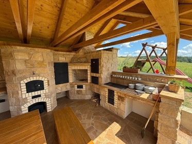 Chalupa s baznem a kachlovmi kamny - esk rj