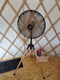 Glamping 02 jurta hnědá jablečný sad - Heřmaničky