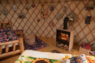 Glamping 02 jurta hnd jablen sad - Hemaniky