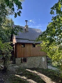 Chata a koupac sud s vhledem - Hostnsk vrchy