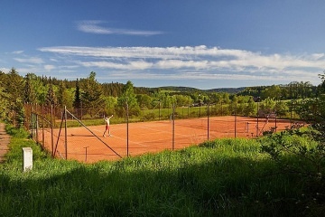 Chata a koupac rybnk - ern hora - Jansk Lzn