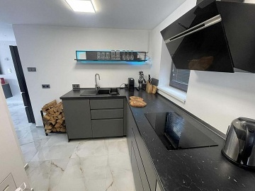 Chata a koupac rybnk - ern hora - Jansk Lzn