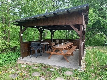 Roubenka s baznem - CHKO Luick hory - Jedlin