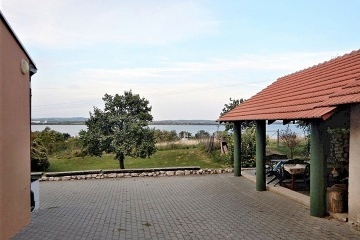 Chalupa u p�ehrady Nov� Ml�ny - Pavlov - CHKO P�lava