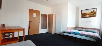 Chata u Lednicko-valtick�ho are�lu - Lednice - CHKO Soutok