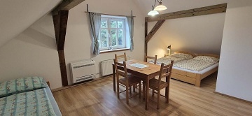 Chalupa a koupac� sud - Slov�cko - Ch�ibsk� lesy