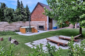 Chalupa a koupac� sud - Slov�cko - Ch�ibsk� lesy