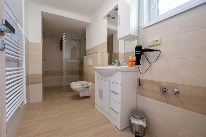 Chalupa baz�n a vinn� sklep - Mu�ovsk� jezera